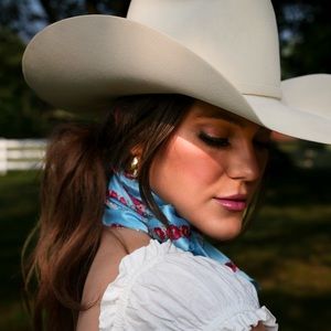 Meet your Posher, Cara